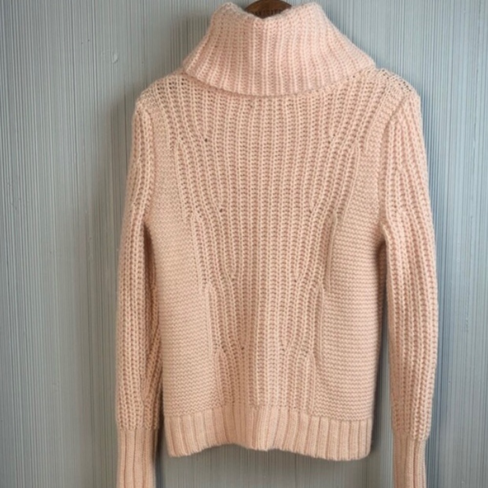 Banana republic pale pink chunky knit sweater